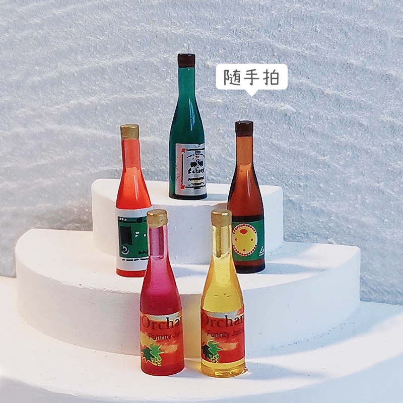 Dollhouse accesorios de casa de muñecas botellas de cerveza miniatura props de disparo micro paisaje mini botella de vino D136