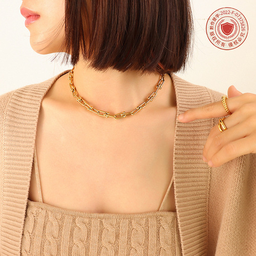 European and American ins jewelry hip-hop fashion niche design U-shaped buckle necklace trend commuter bracelet gold-plated jewelry set