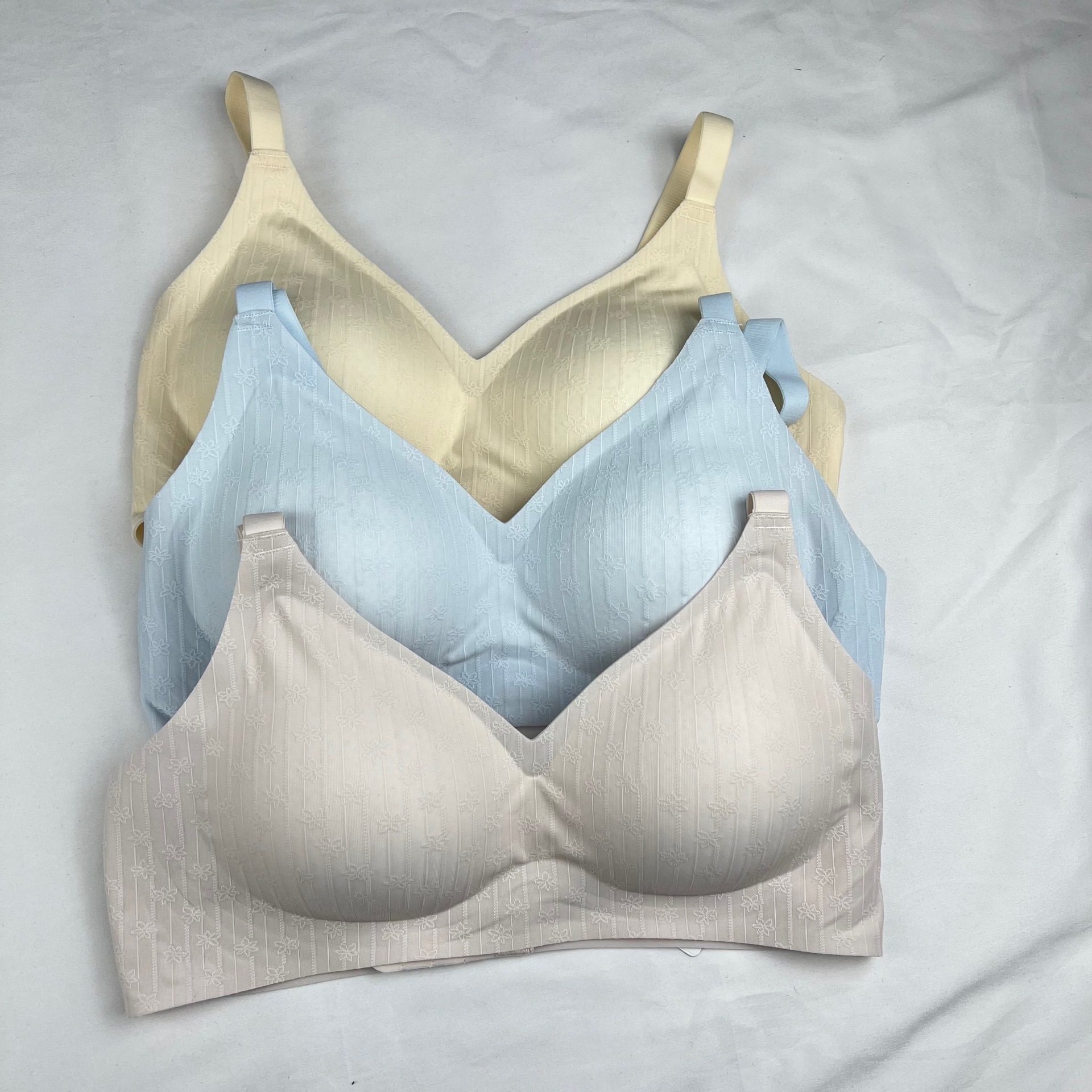 Qianchun Dalan 3372 여성용 풀컵 브라, 작은 가슴을 위한 푸쉬업, 노와이어, 얇은 디자인, 보조 가슴살 보정 브라