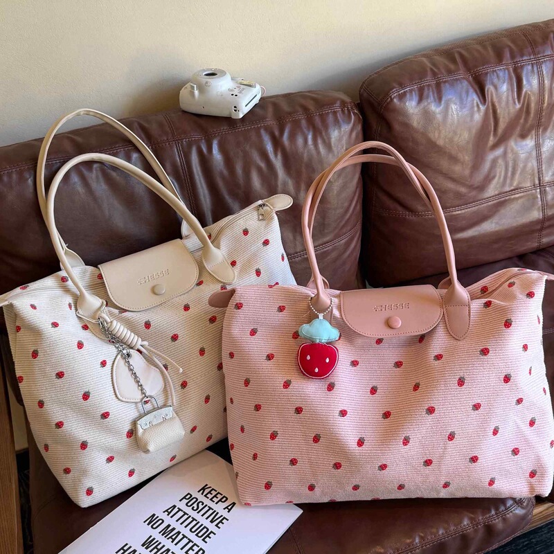 Fresh Pink Polka Dot Women's Lightweight Tote Bag for Commuting and Everyday Use, Versatile Large-Capacity Shoulder Bag Fresh Pink Polka Dot Women's Lightweight Tote Bag for Commuting and Everyday Use, Versatile Large-Capacity Shoulder Bag