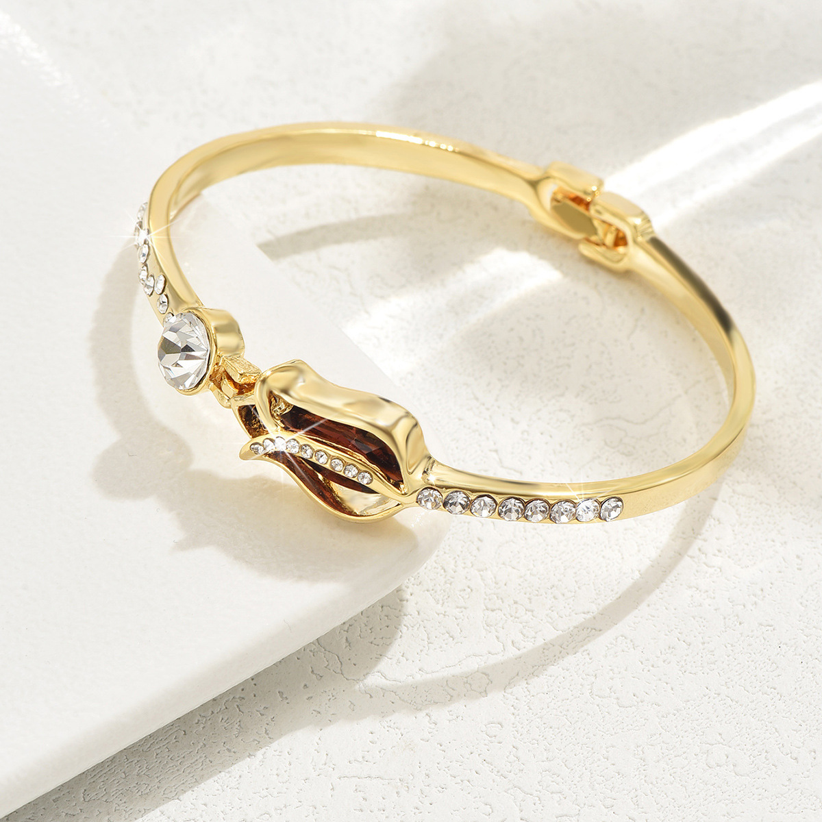 Coreano simple personalidad tulipana cruzada pulsera de doble anillo nicho de diseño femenino lujoso pulsera de pulsera universal pulsera