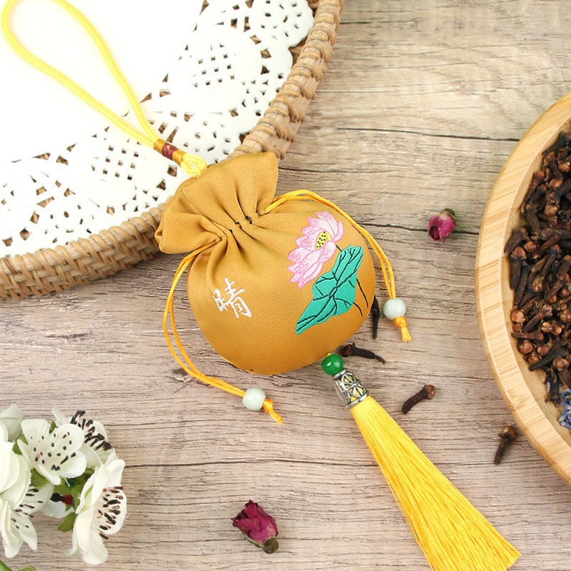 Dragon Boat Festival Repelente de mosquitos Bolsita de brocado Bolsa vacía Protector de bolsita Colgante de coche de estilo antiguo portátil Regalo del festival del barco del dragón