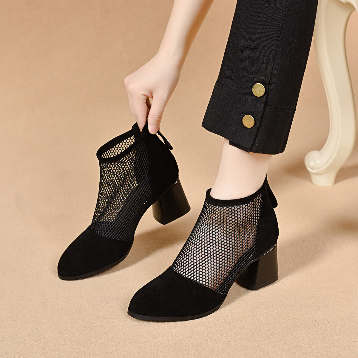 Dép sandal nữ da lộn gót thấp quai chữ V thoáng khí — đen chi tiết 3