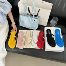 �yɫ���s�Lܛ���@�_��Ů�⴩�Aֺ����Ь2025�ļ��¿���ȹ��������