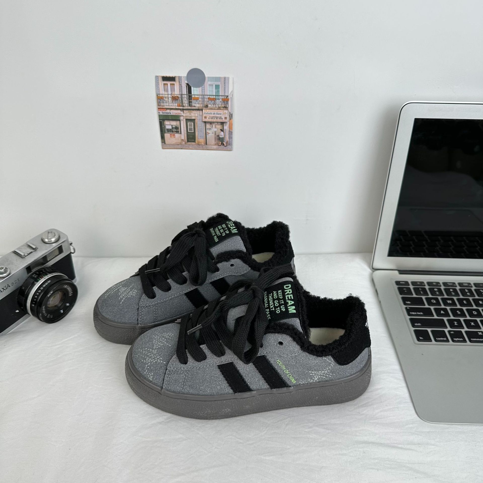 Onda lejana más zapatos de terciopelo zapatos casuales de mujer 2024 invierno nuevo estilo todo-fósforo ins nicho cálido ropa exterior zapatos de algodón cabello