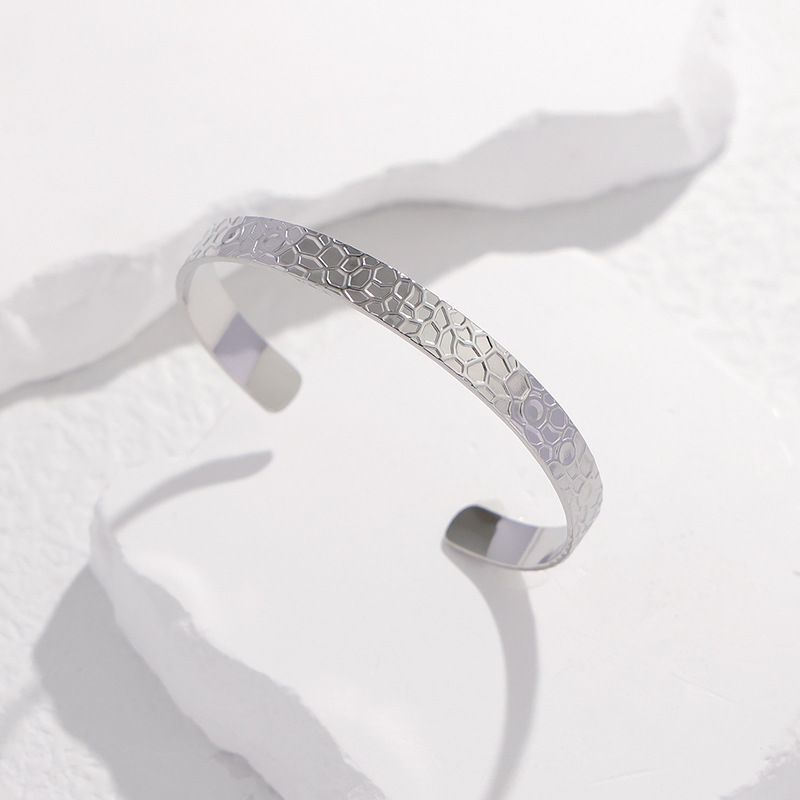 1 Piece Quantity Daily Occasion 304 Stainless Steel Material Fashion Crocodile 304 Stainless Steel 18K Gold Plated Stainless Steel Bracelets In Bulk
