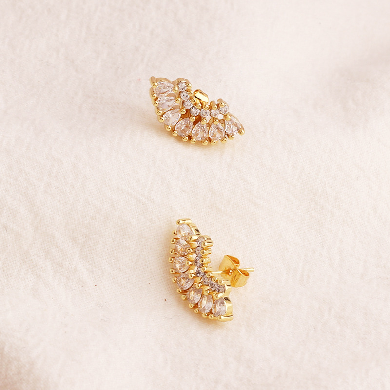 Fashion Sector Copper Inlaid Zircon Ear Studs 1 Pair