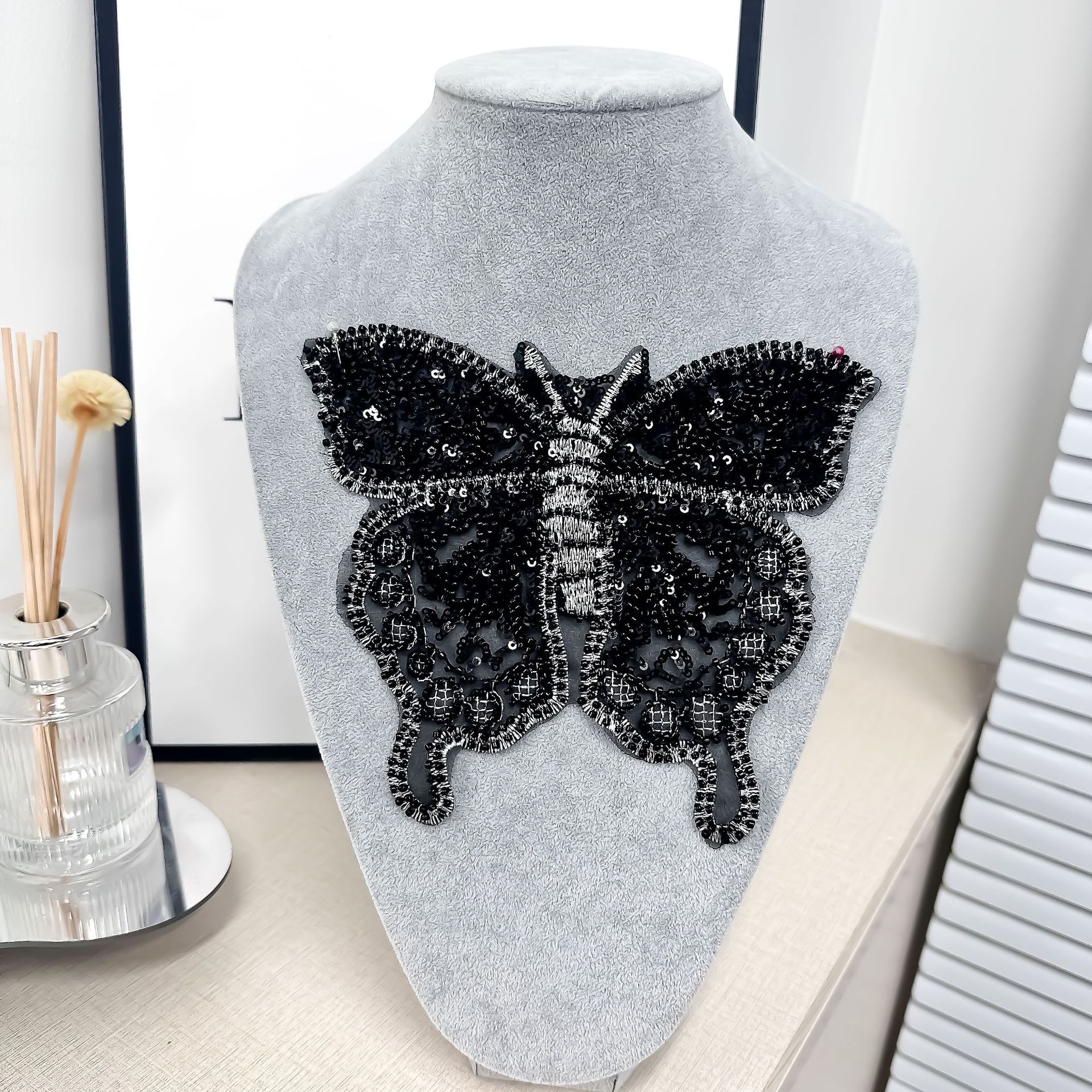 Etiqueta engomada de tela bordada de mariposa negra con cuentas Etiqueta engomada de tela de malla de encaje inferior Ropa de bricolaje Accesorios de moda image 3