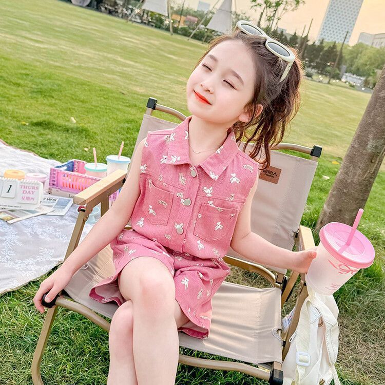 女の子スーツ夏 2025 新しいスタイルの小さな女の子ファッショナブルで超かわいい夏服韓国スタイルのルーズノースリーブスポーツ 2 点セット|undefined