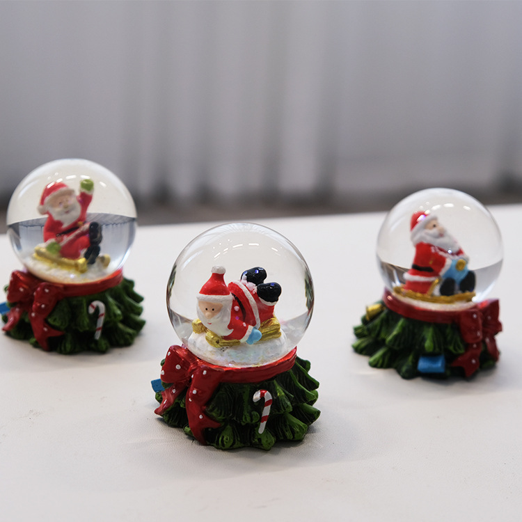 Bola de Nieve Navideña de Resina Decorativa para Escritorio