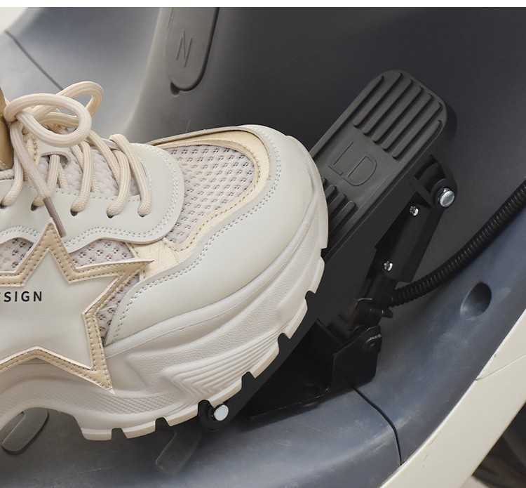 Tourist electric vehicle accelerator pedal, three-wheeler and four-wheeler modified carpet-type universal electronic control pedal accessories