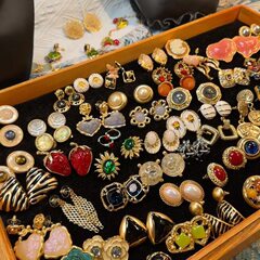 中古のヴィンテージのアクセサリーの銀の針の幾何学の花の気質のイヤリングは軽くて豪華で高級感があります。