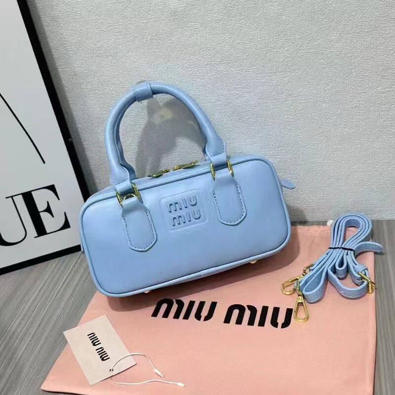 miu ボウリングバッグ新しいプリーツレトロボストンピローバッグシングルショルダークロスボディポータブルブリーフケース小さな正方形バッグ|undefined