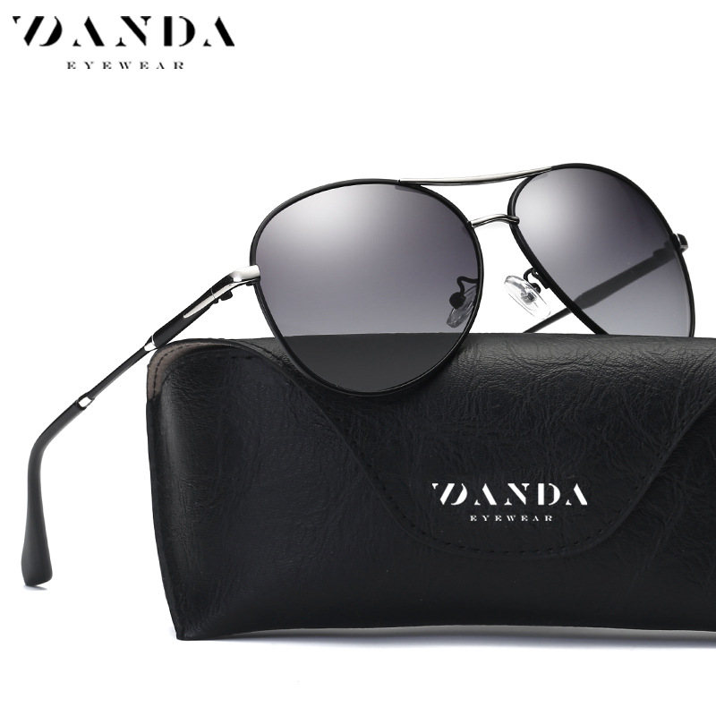 Nuevas gafas de sol para mujer Fashion Net gafas de sol rojas de metal de dos colores 8071 conductores que conducen gafas de sol polarizadas progresivas