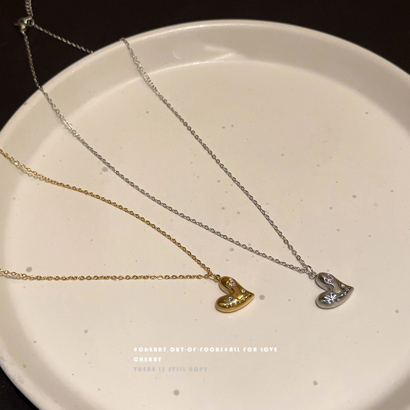 Luz de lujo nicho de cercanías Cadena de clavícula todo partido temperamento cadena del cuello Colorido circón Amor de acero de titanio no se desvanece collar de las mujeres