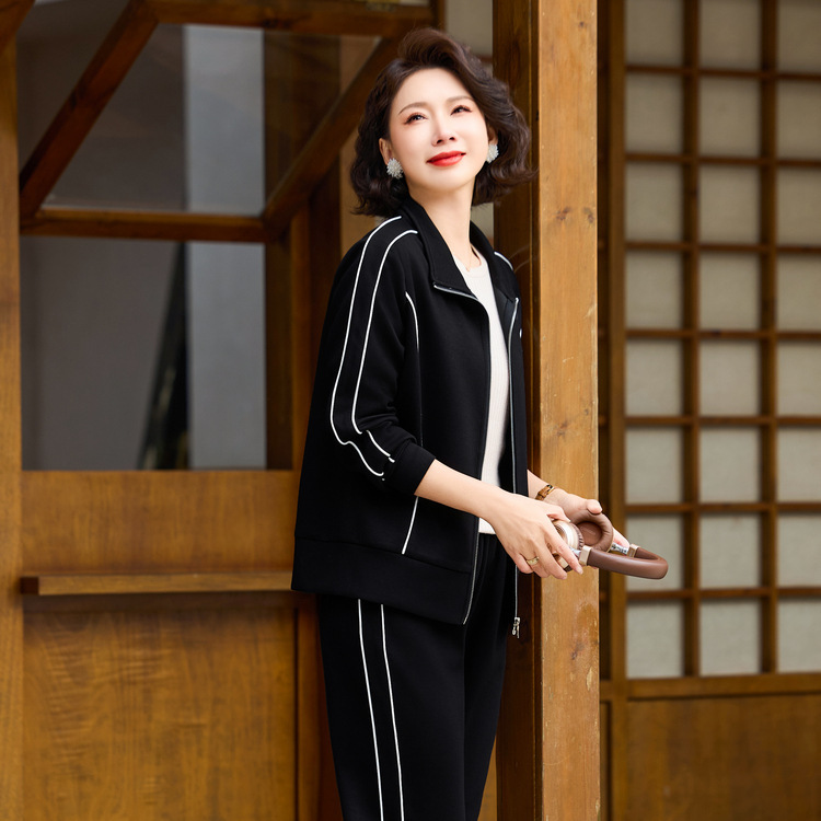 Mom's Sportswear, Fashionable Casual Suit, Middle-Aged and Elderly Women's Clothing, Fashionable Autumn and Winter New Slimming Look Two-Piece Set Mom's Sportswear, Fashionable Casual Suit, Middle-Aged and Elderly Women's Clothing, Fashionable Autumn and Winter New Slimming Look Two-Piece Set