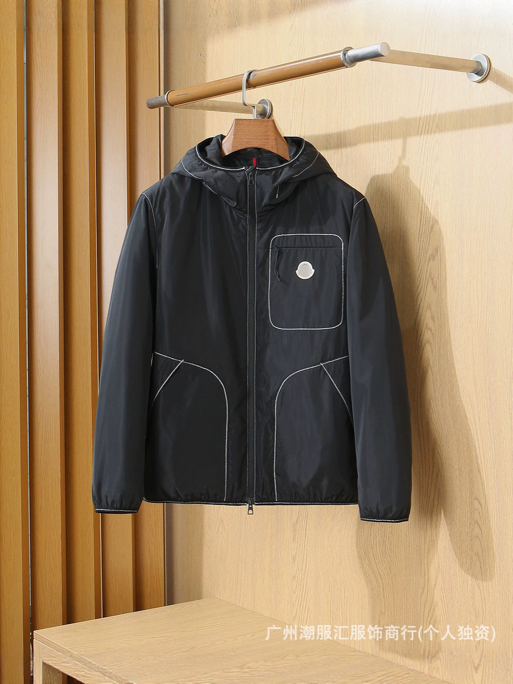 M brand hooded windproof jacket for men with visible stitching, smooth lining, elastic cuffs, suitable for daily commuting and casual wear