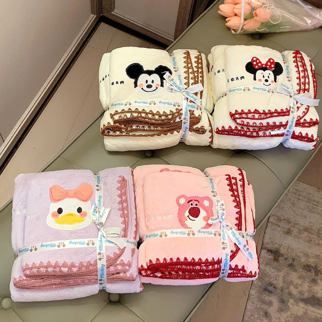Cute Coral Velvet Cartoon Towel and Bath Towel Two-Piece Set, Soft and Absorbent, Suitable for Dormitories, Couples, Bathing, and Home Use, Does Not Shed Lint