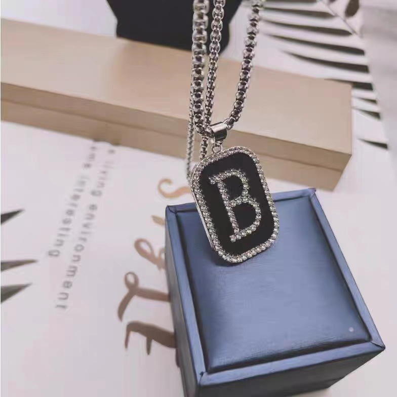 Collier pendentif lettre strass en acier inoxydable unisexe_voghion.com