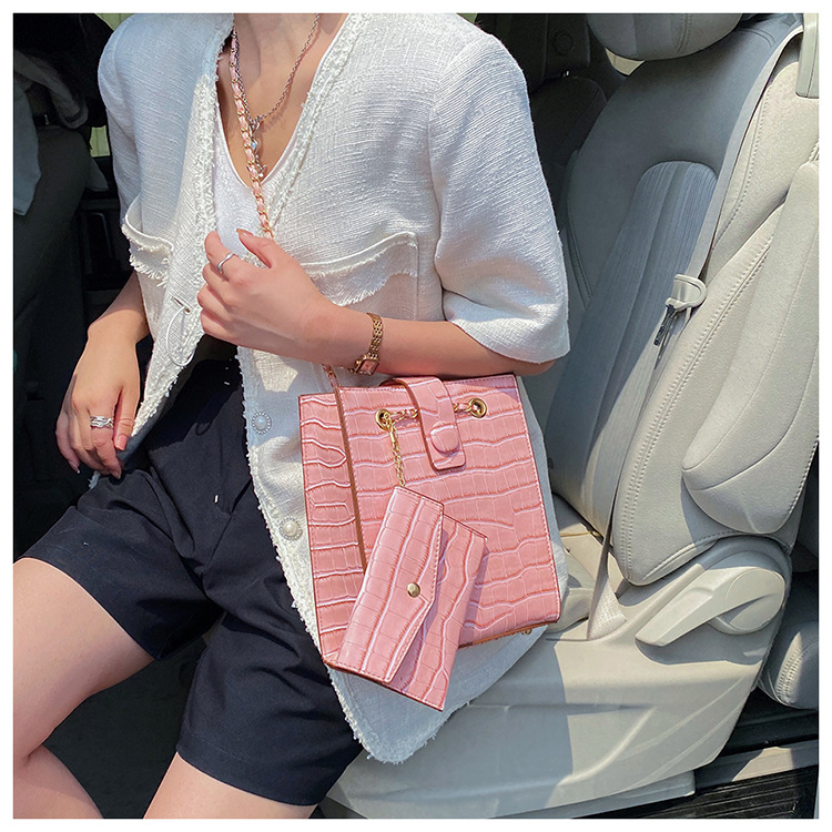 Fashion Stone Pattern Buckle One-shoulder Messenger Chain Tote Bag display picture 5