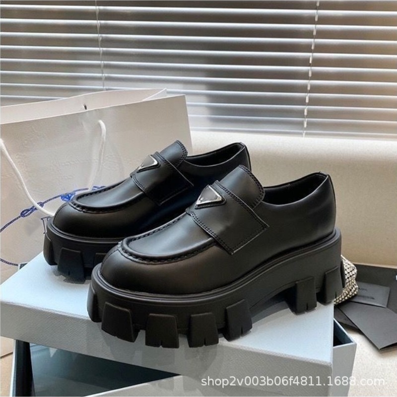 P家三角标乐福鞋女厚底英伦风单鞋2023新款复古黑色一脚蹬小皮鞋