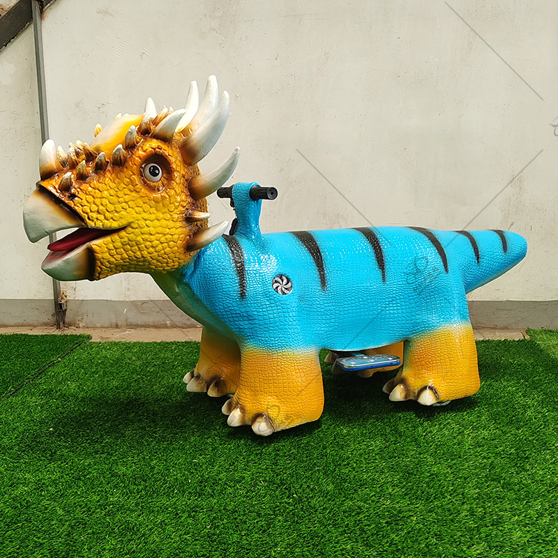 Simulación de silicona de piel suave dragón volador dinosaurio coche de atracciones en línea famoso padre-hijo centro comercial plaza fábrica de equipos de recreo fuente