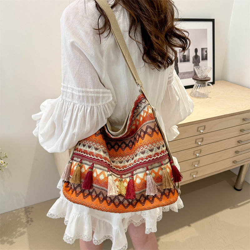 Gran capacidad de alto valor de la cara nacional estilo bolso de mochila para mujeres 2024 nueva moda amplio cinturón de hombro de hombro único bolso de flujo