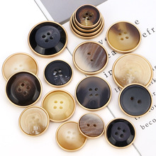 �r�к��s��Ů��֬���b�~�۽����߅�A�����۽M�Ͽ��������ش��¿�