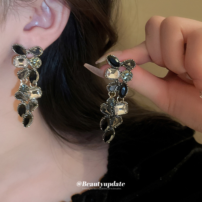 Diamante-incrustado gota de agua borla collar ligero vestido de lujo Socialite temperamento colgante clavícula Cadena de alto grado de joyería de moda al por mayor