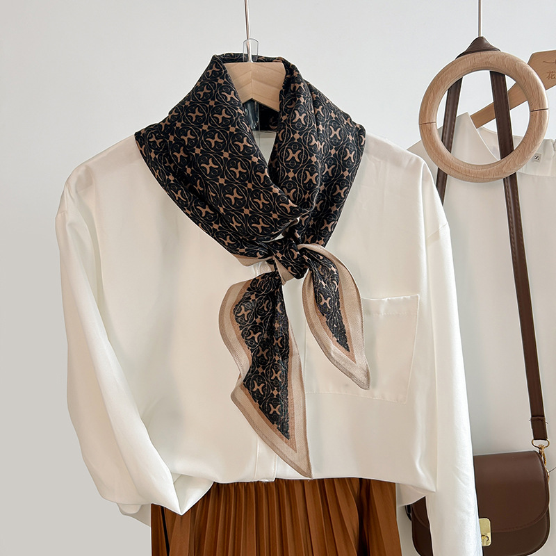 Nicho retrógrado seda monocapa toallas paralelas de moda transfronteriza japonesa y coreana mujer alta sensación de lana toallas de impresión de seda