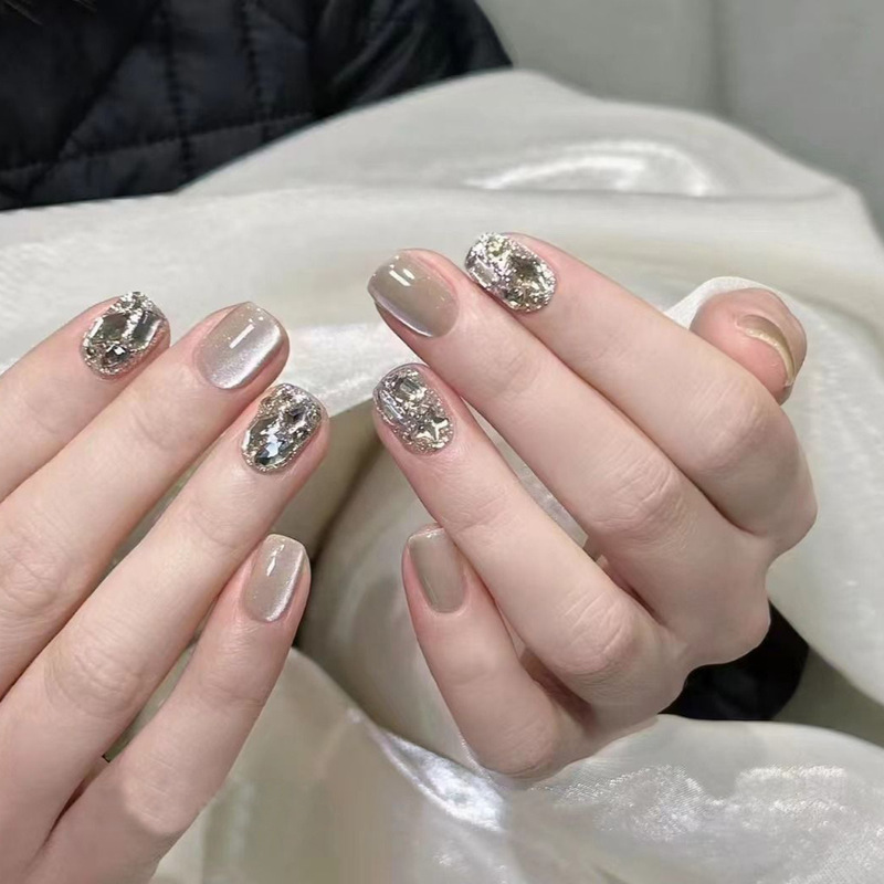 Wearable Nail Tips with Flashing Rhinestones, Short Square Shape, Simple Cat Eye Design, Wearable Nail Art Tips, Finished Product Wholesale, Cat Eye Premium Products