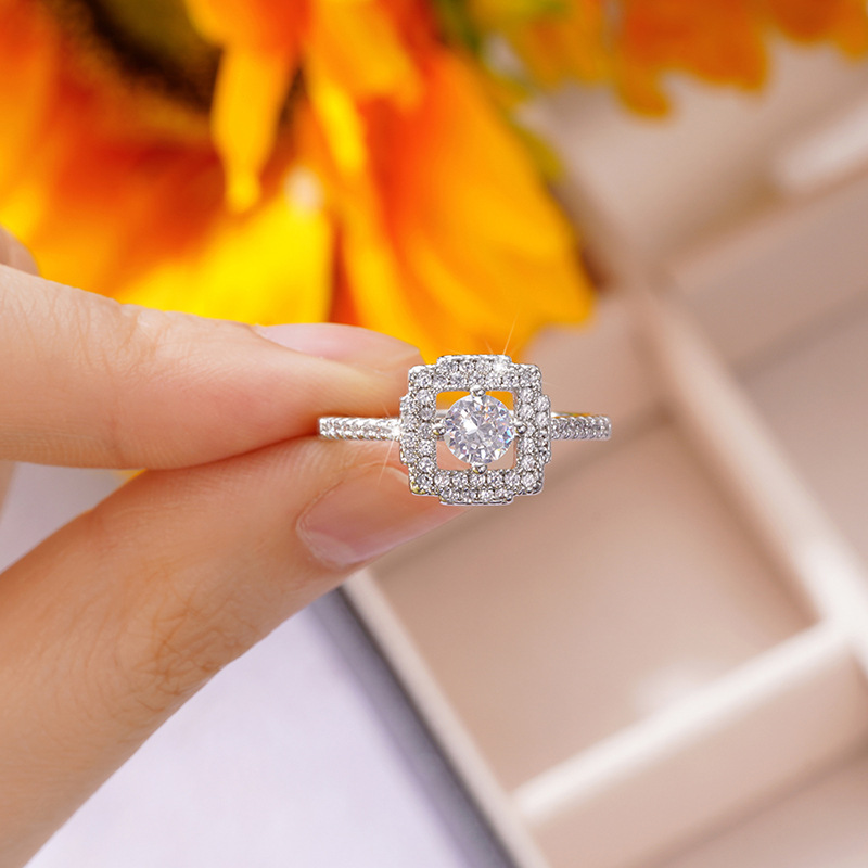 Engagement Ring With Flower Pattern And Zircon Stone For Women_voghion.com