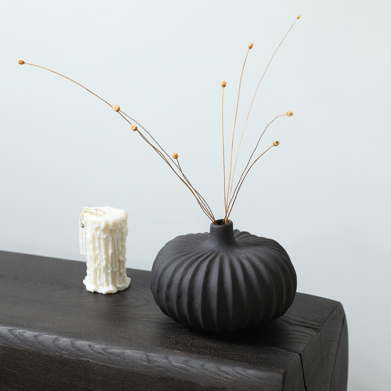 Vaso de cerámica del viento tranquilo decoración sala de estar retro nicho negro diseño de vestíbulo flor seca flor decoración suave