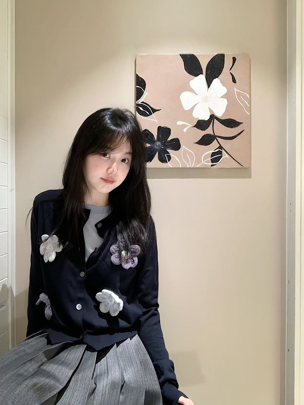 甜美设计感立体花朵假两件针织衫女2025秋季新款小众别致长袖上衣|undefined