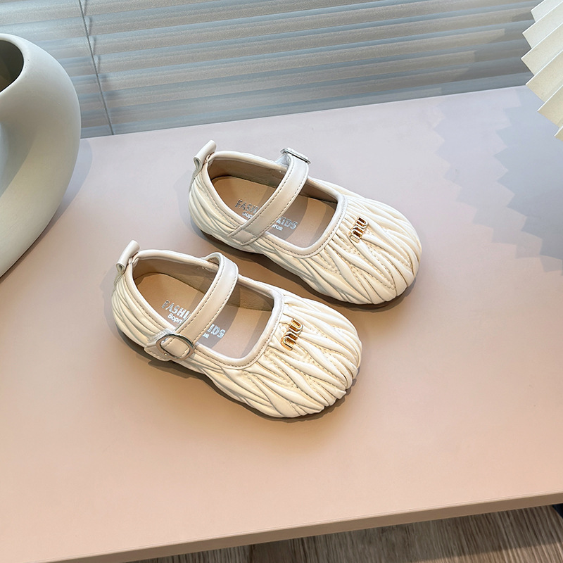 Zapatos de cuero para niñas 2025 primavera y otoño nuevos zapatos para niños pequeños zapatos de princesa fragantes para niñas zapatos de frijoles de suela blanda para bebés image 3