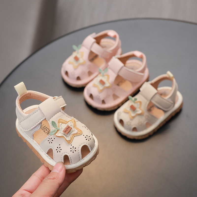 2025 summer new female baby toddler shoes cartoon light soft bottom baby call shoes cute hole shoes