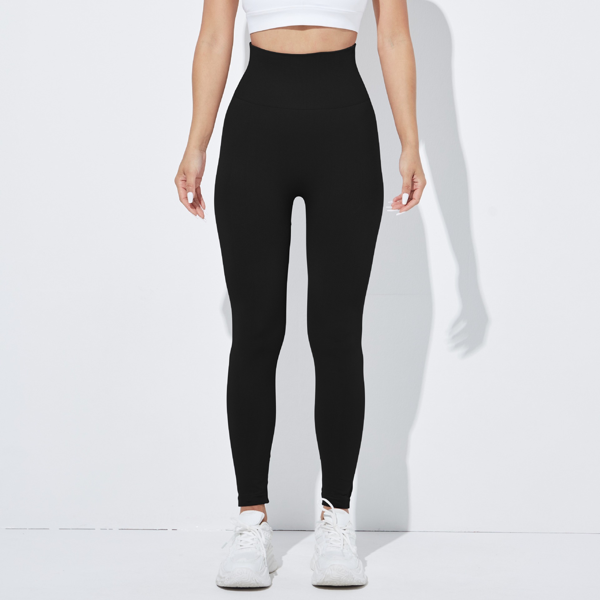 Pantalones de yoga europeos y americanos sin costuras transfronterizas pantalones de fitness deportivos de levantamiento de cadera apretados de mujer ropa de Yoga de melocotón de cintura alta lisa