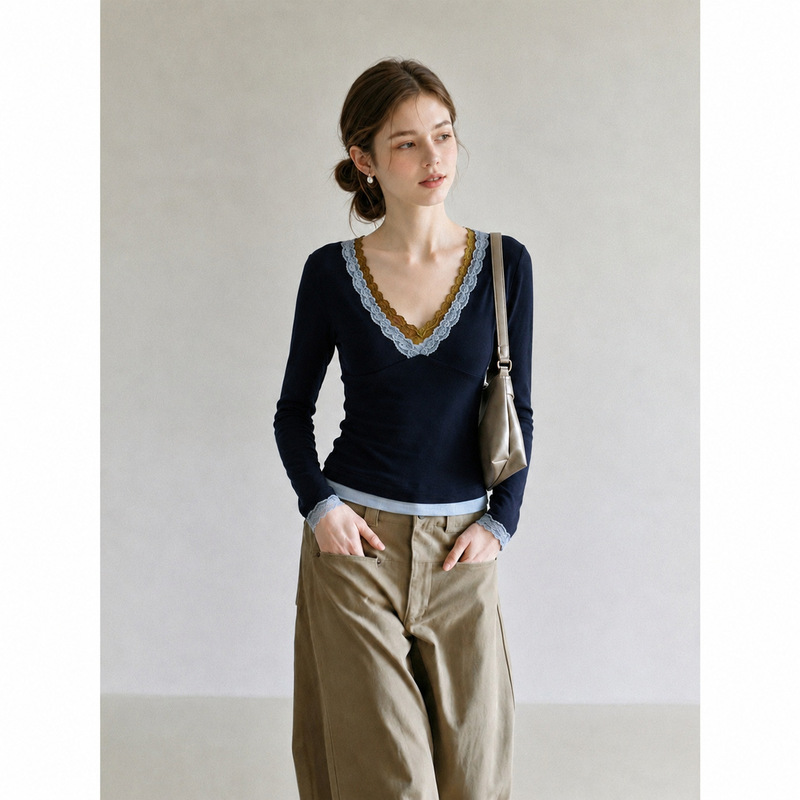 Jiyou Korean-style navy blue long-sleeve T-shirt with contrasting lace patchwork, designed for autumn, slim fit, and flattering silhouette