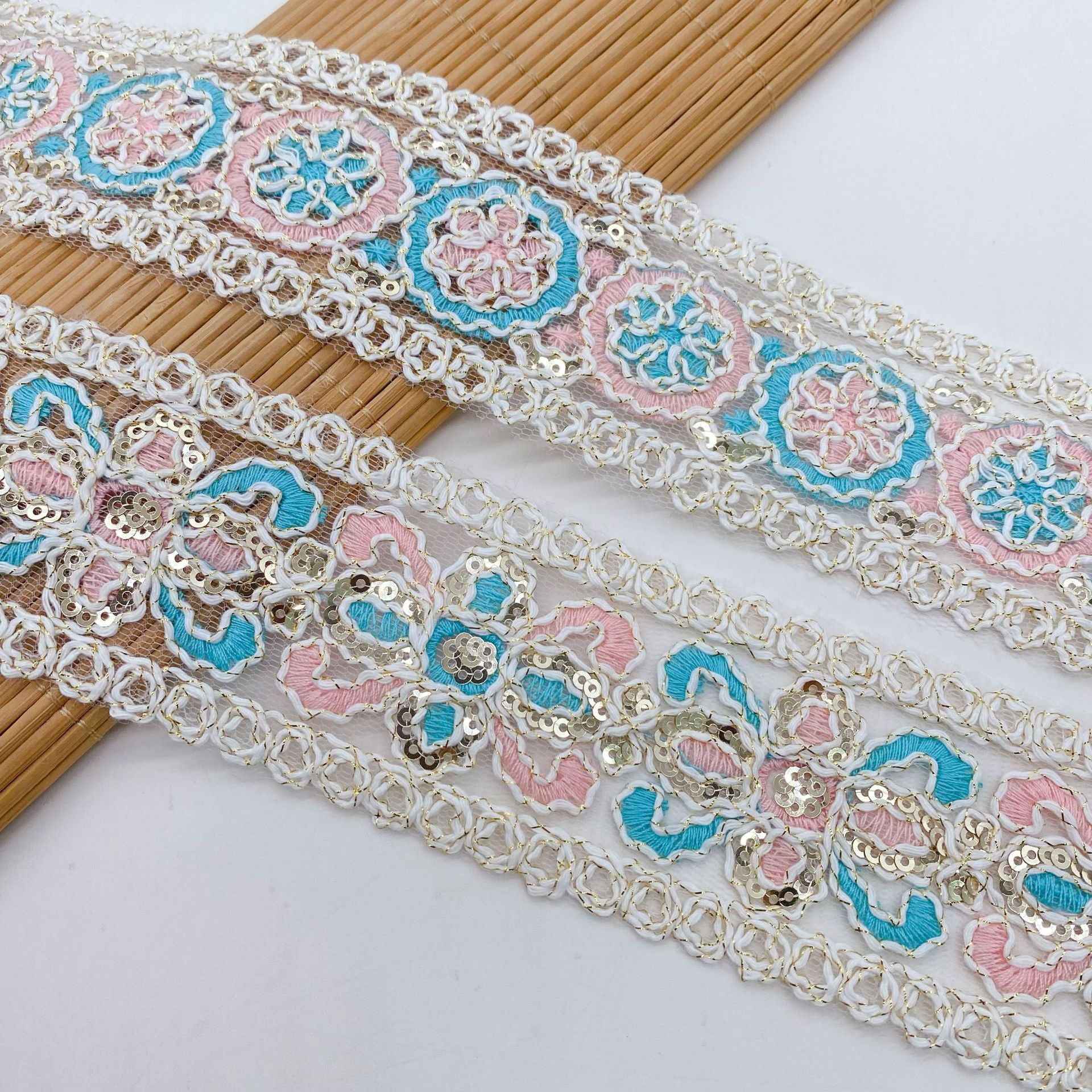 Nuevo estilo étnico bordado hueso de coche lentejuelas encaje retro fondo de malla hilo de algodón hilo accesorios de ropa encaje