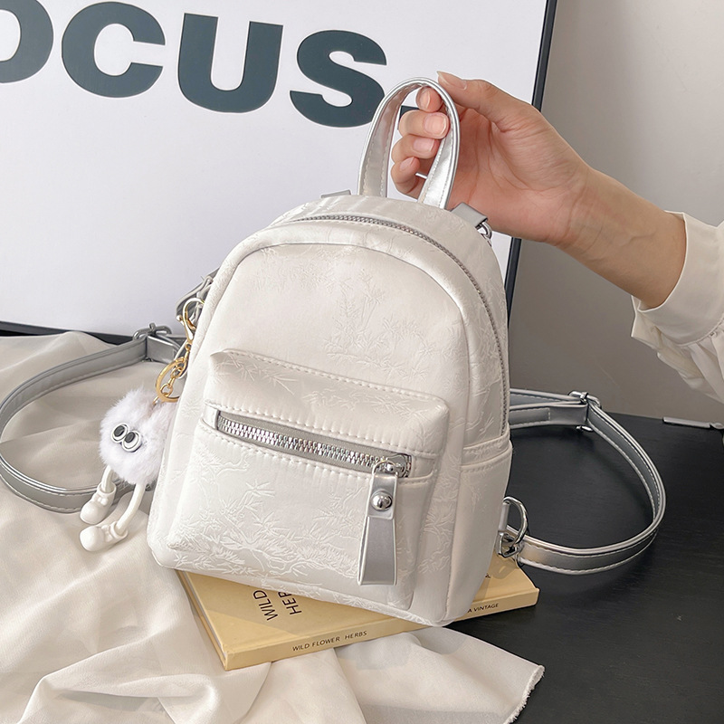 Mochila de chicas de moda de este año 2024 nuevo estilo de verano mochila de textura de moda universal viaje de viaje