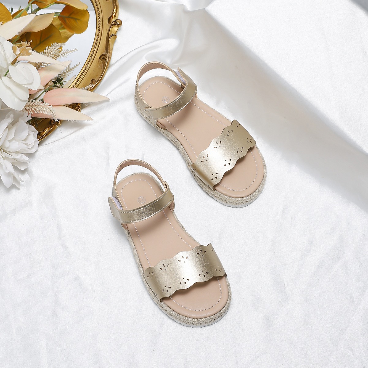 summer comfortable beach golden sandals for leisure