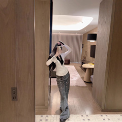 ch25秋冬新款小众设计时髦重工十字架洗水蜡染牛仔裤