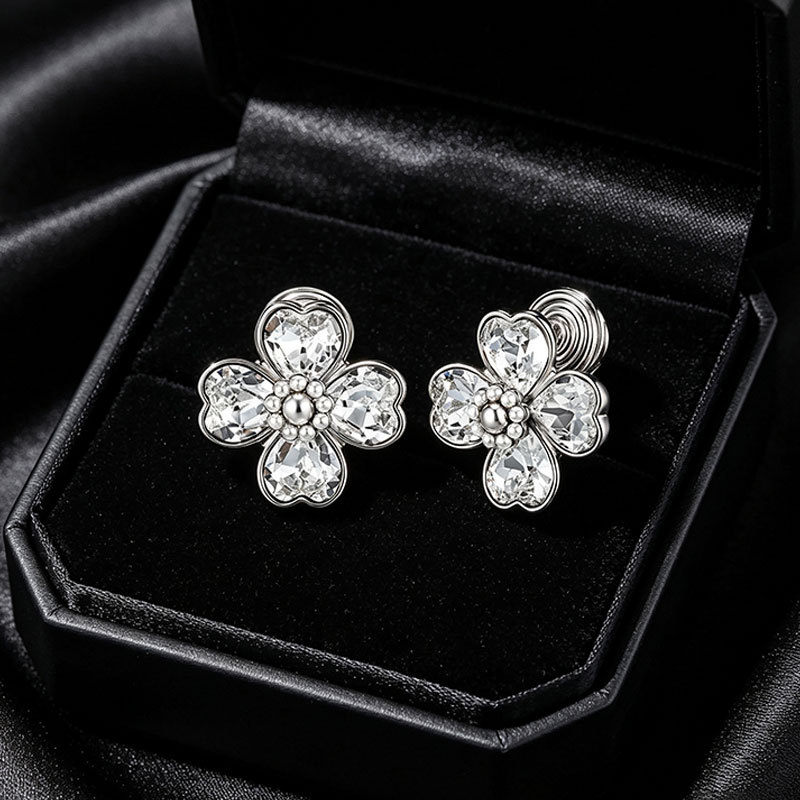 Pendientes de clip Xuping de aleación de cobre con baño de plata, diseño elegante y exclusivo, aretes graciosos y dinámicos para mujeres sin perforaciones en las orejas.