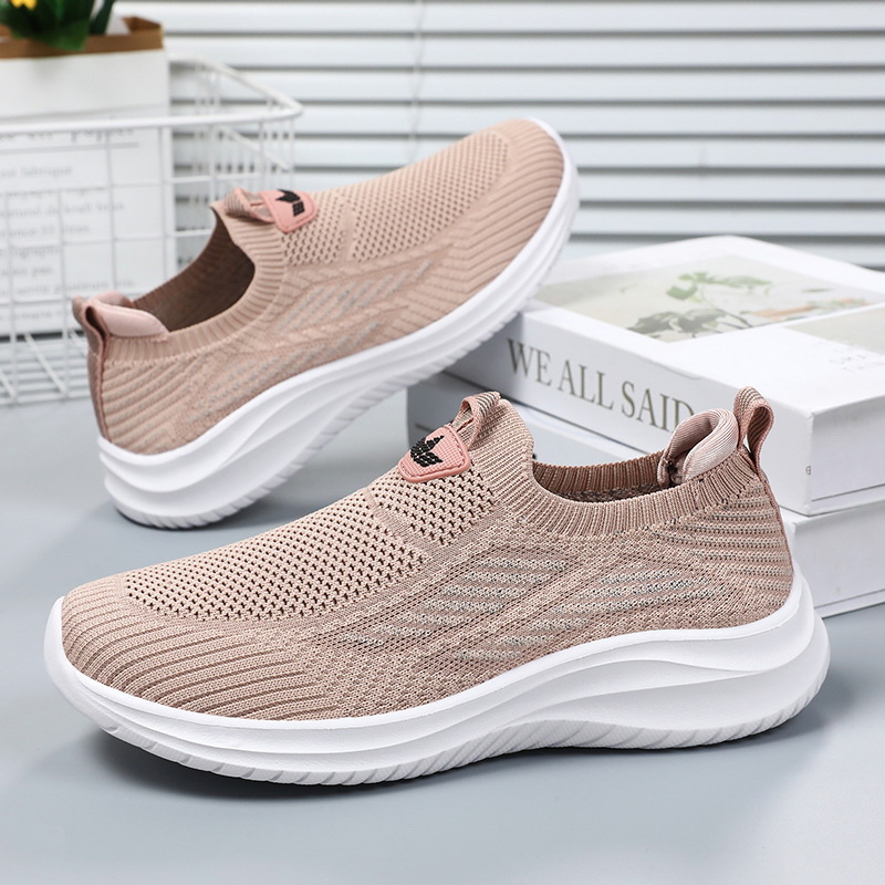 Primavera nuevos zapatos para hombres y mujeres parejas de edad media y vieja zapatos para caminar zapatos de tela suave zapatos de malla transpirable image 9