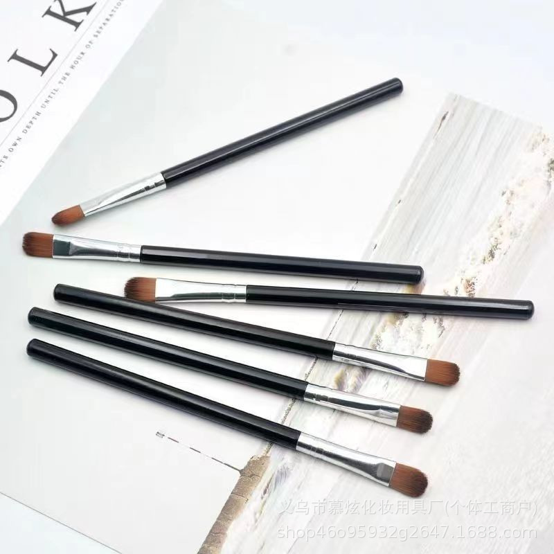Factory Direct Sales Single Makeup Brush New Eyeshadow Brush Beginner-Friendly Portable Cosmetic Lip Brush Wholesale