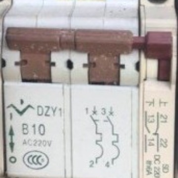 全新原装  DZY1 B10 AC220V 2P +SD 沈阳东牧断路器 红色手柄
