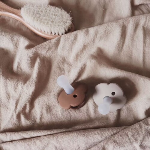 Baby one-piece flower pacifier Newborn soothing silicone pacifier Super soft anti-colic baby pacifier