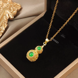 项链;耳钉;戒指