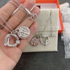 Aijiaの男性と女性向けの新しいOTバックルネックレス、軽くて豪華なチェーン、ファッショナブルでシンプルなデイリーアクセサリー、多用途のチェーン
