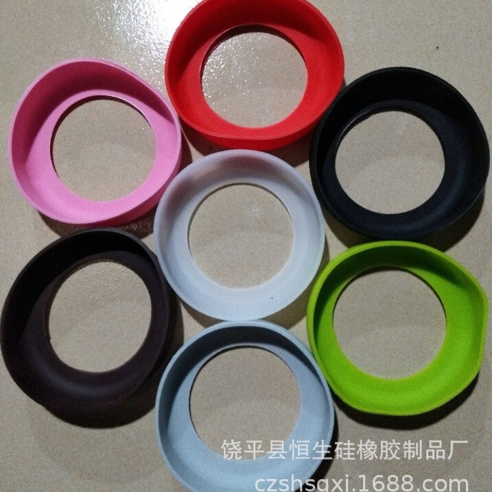 A variety of multi-color silicone cup set insulation cup bottom sheath glass water bottle set 8.2cm/8.8cm/9.5cm